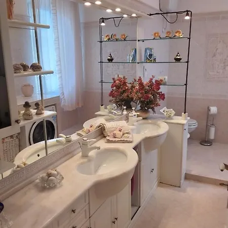 Guest house La Casa Bianca 3*